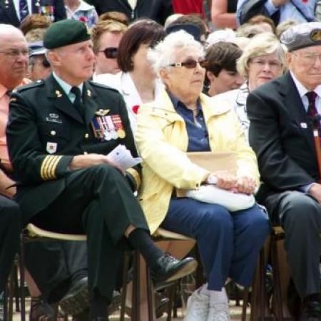 Vétérans et officiels canadiens