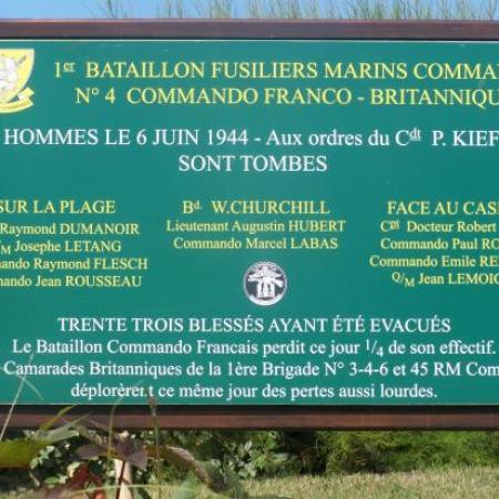 Plaque dédiée au commando Kieffer