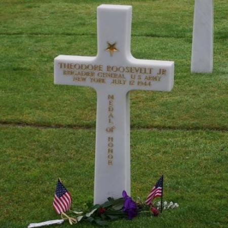 tombe du général Roosevelt, débarqué le 6 juin à la tête avec la 4e DI