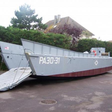 Ouistreham : péniche de débarquement