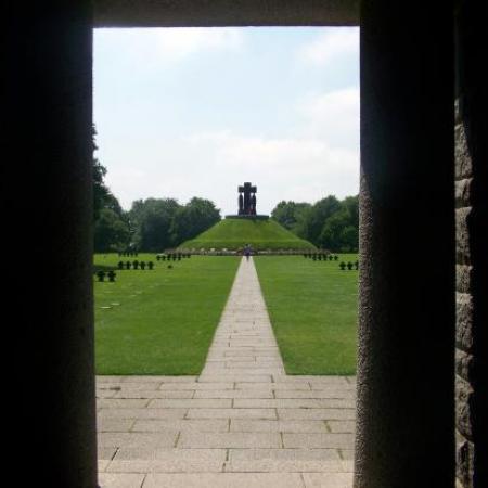 entrée du cimetière allemand de La Cambe