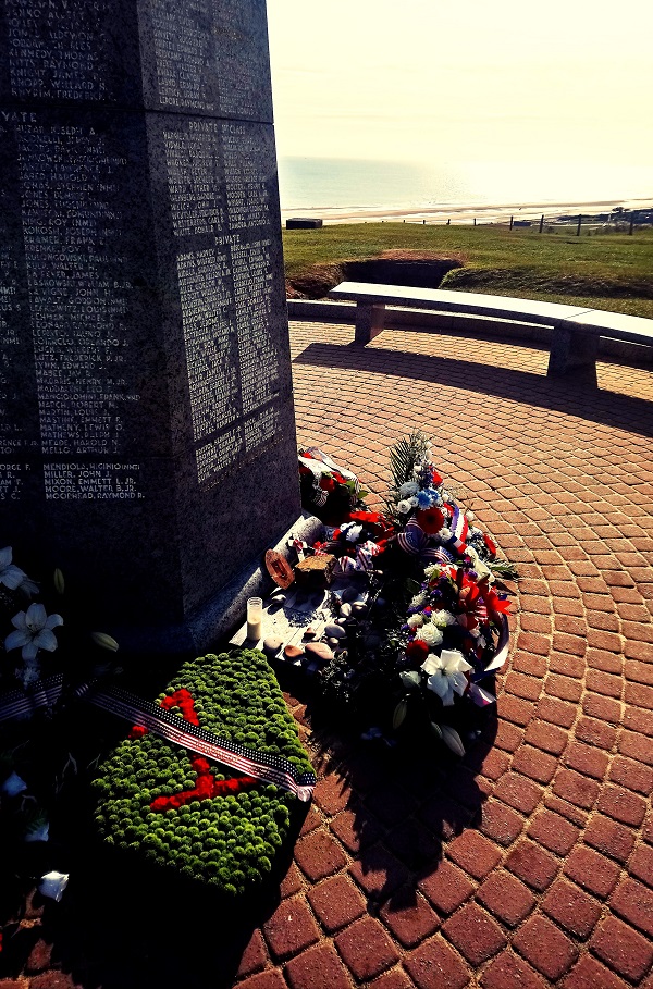 Monument dédié à la 1st US Infantry Division sur Omaha Beach - photo : Isabelle Guillermic