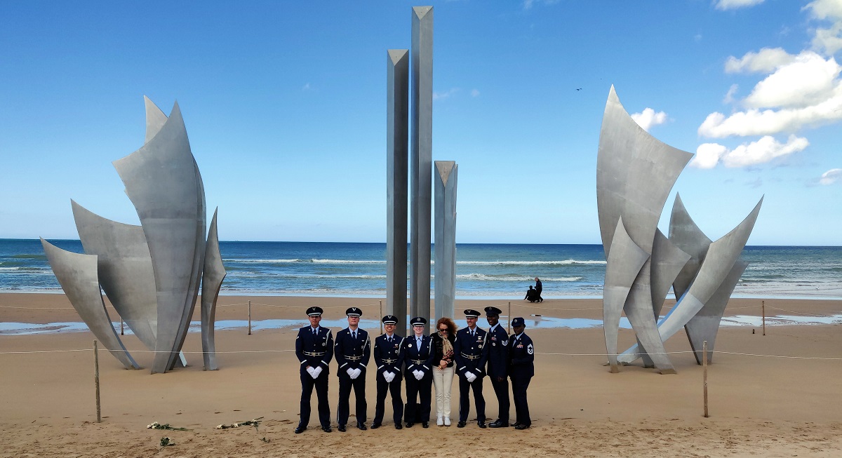 Monument Les braves sur Omaha Beach - photo : vincent