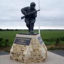 Où se trouve ce mémorial à l'effigie de Richard Winters ?