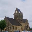 Comment se nomme le para resté accroché au clocher de l'église de Sainte-Mère-Eglise ?