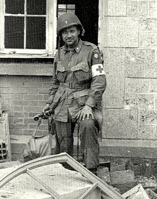 révérend George Wood, 82nd airborne à Sainte-Mère-Eglise le 6 juin 1944