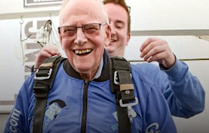 Harry Read vétéran de la 6th airborne parachuté le 5 juin 2019