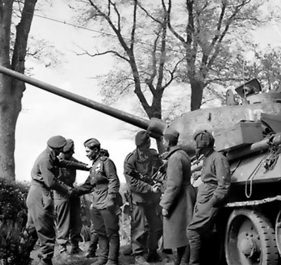 6th airborne et troupes russes-1945